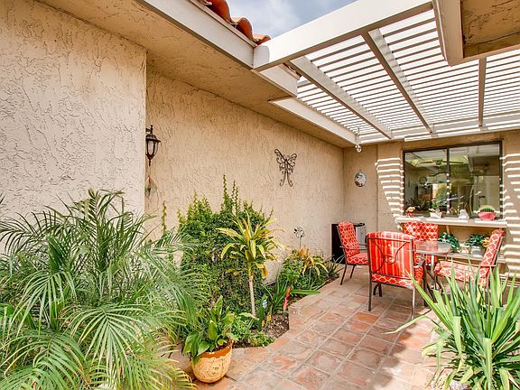 Exterior Front Entry