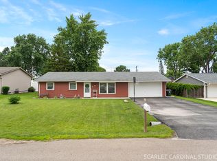 8 Dolphin Ct, Oswego, IL 60543