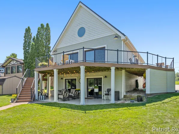 5683 E 92nd St, Newaygo, MI 49337