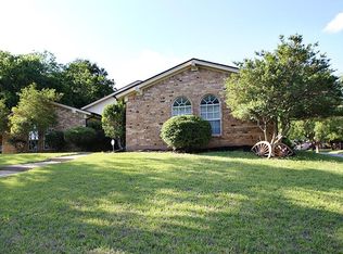 5825 N Hills Dr, North Richland Hills, TX 76117