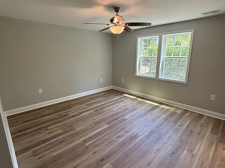 575 S Glover St — Photo 16