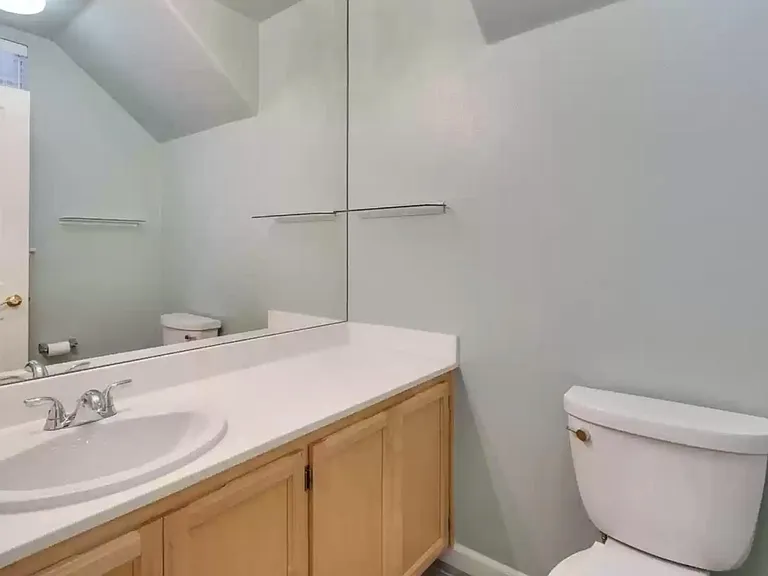 2045 Chetwood Dr — Photo 13