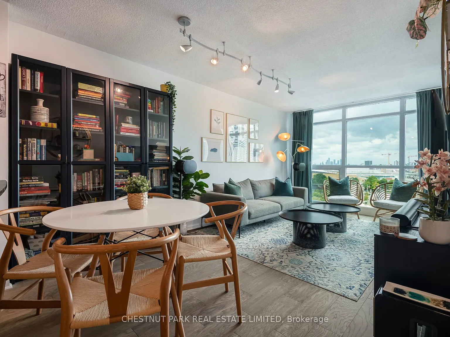 231 Fort York Blvd — Photo 1