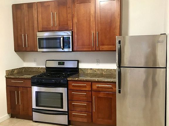 5th image of 1456 Jones St #23