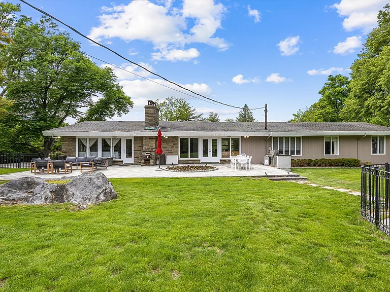 11 Flower Ln — Photo 38