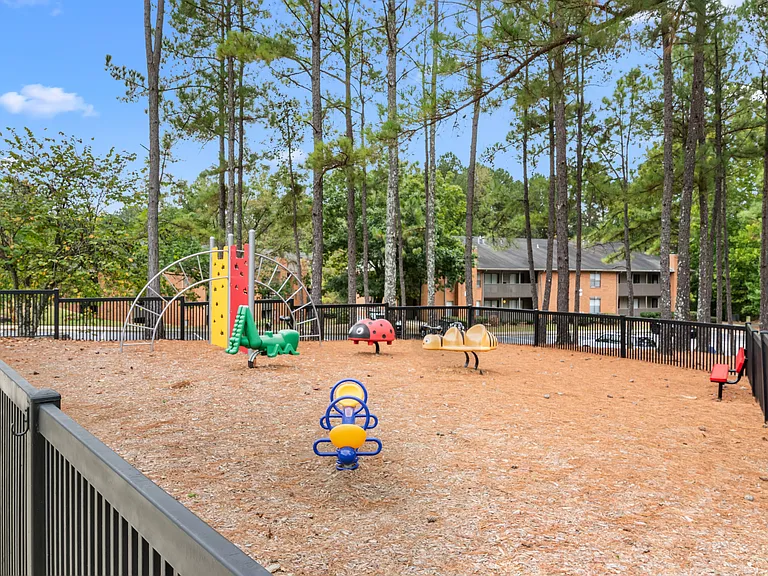 Riverchase Landing Apartments — Photo 24