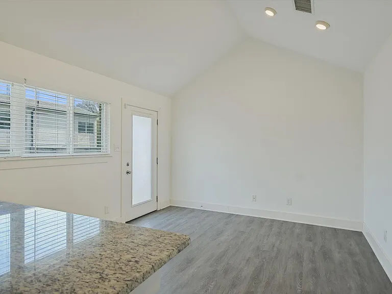 1311 E 52nd St #2 — Photo 3