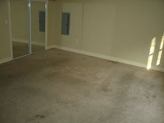 3rd image of 170 Cottage Row Dr