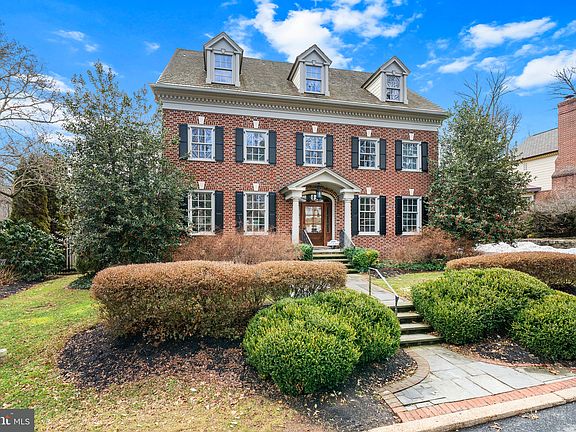 3rd image of 1900 Field Rd