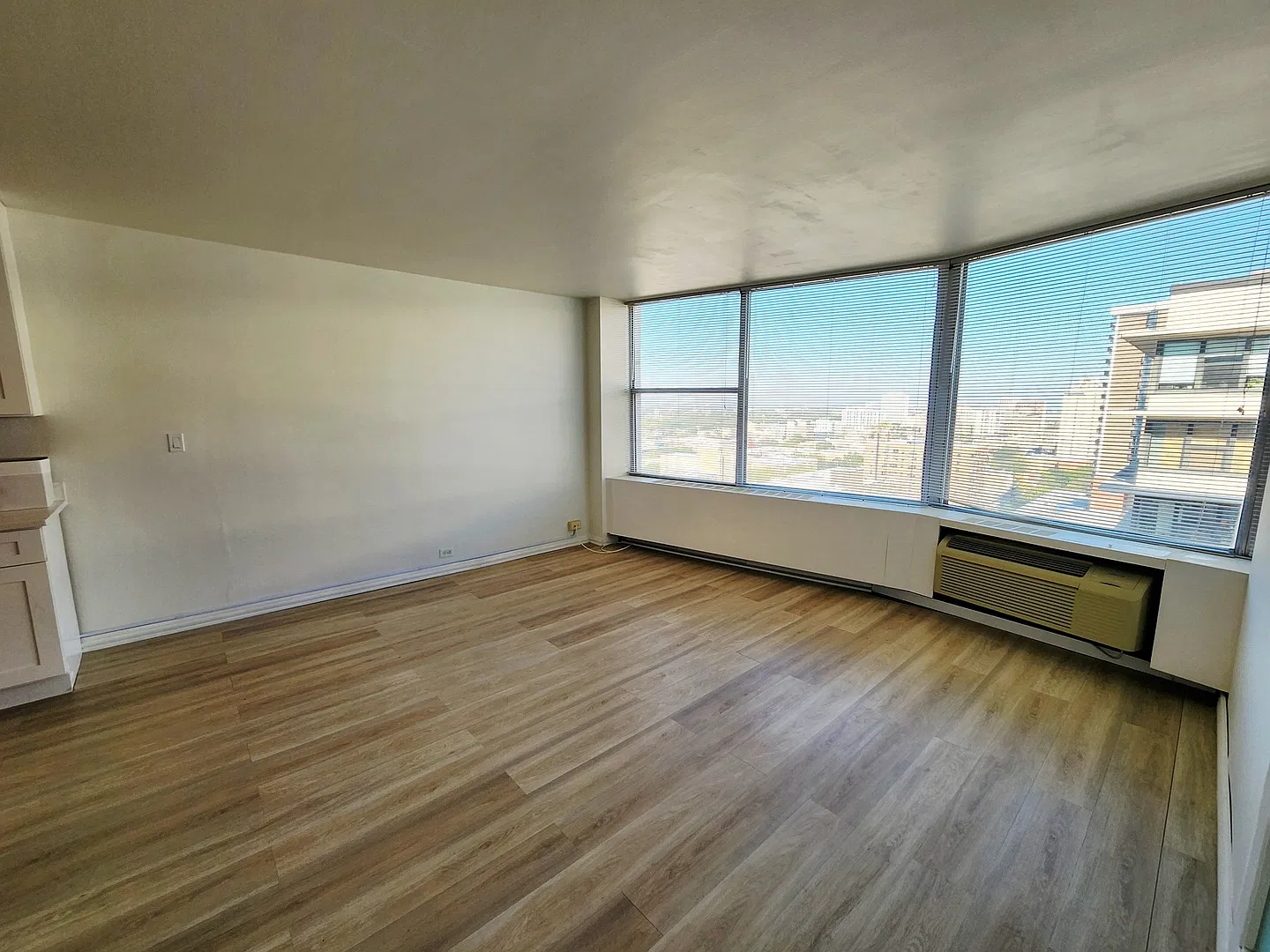 1 bed, 550 sqft, $1,600 — Photo 3