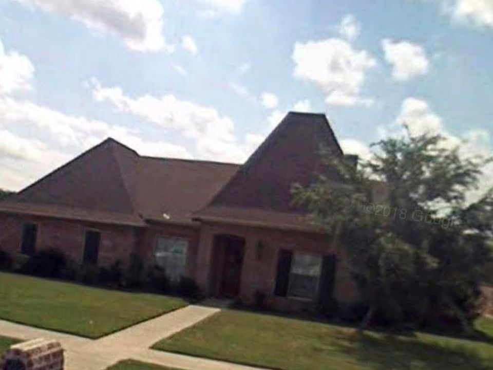 1st image of 220 Cresthill Dr
