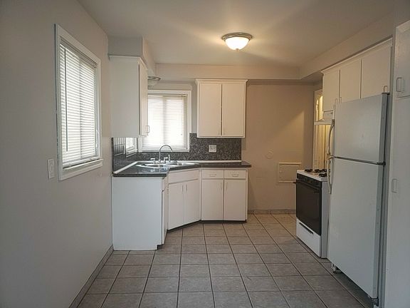 5th image of 17335 Roseland Blvd