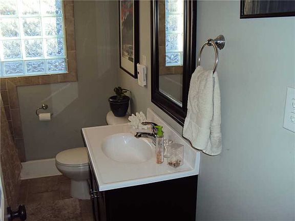 4th image of 4440 Carrollton Ave