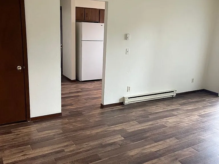 Immaculate Updated 2 Bedroom with 1 Bath — Photo 25