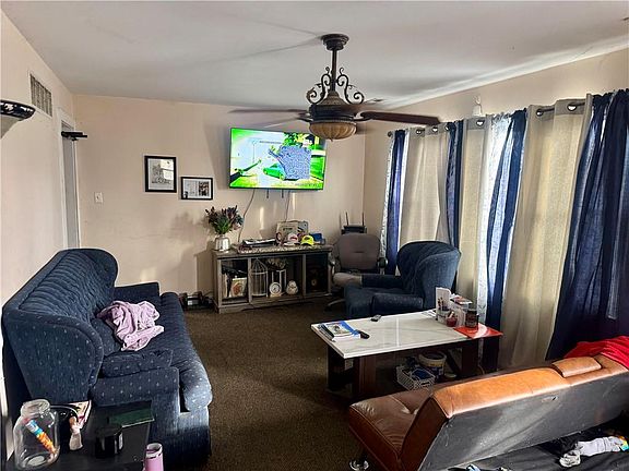 3rd image of 107 E Maple St