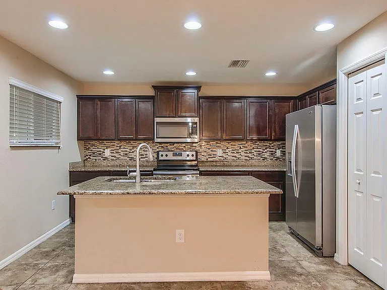 27549 Desert Willow Way — Photo 3