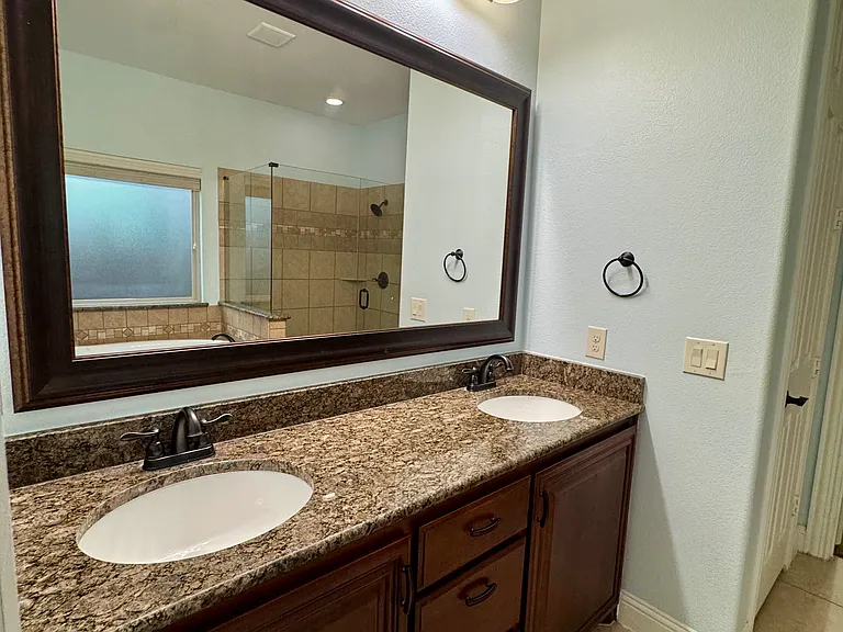 2324 Kemerton Dr — Photo 32