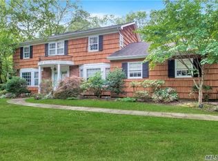 22 Buttonwood Dr, Dix Hills, NY 11746