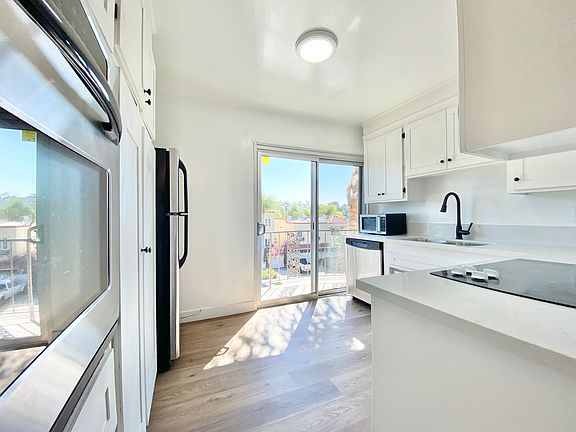 3rd image of 919 N Alfred St #302