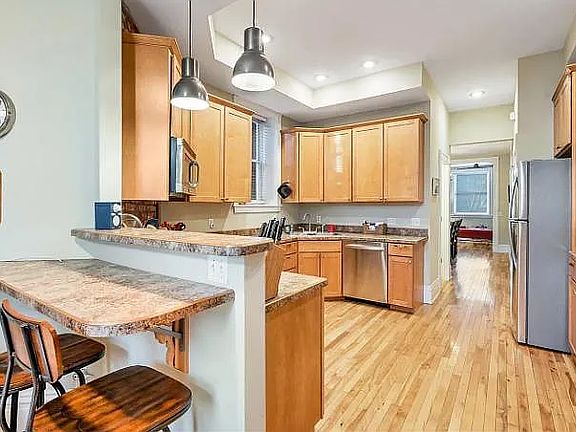 3rd image of 3832 Shenandoah Ave