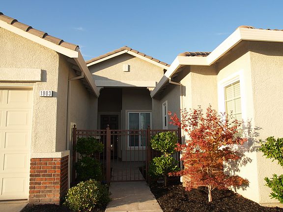 2nd image of 1903 Wellington Ct
