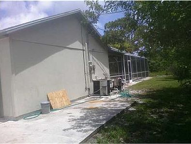2nd image of 931 SW Dubois Ave