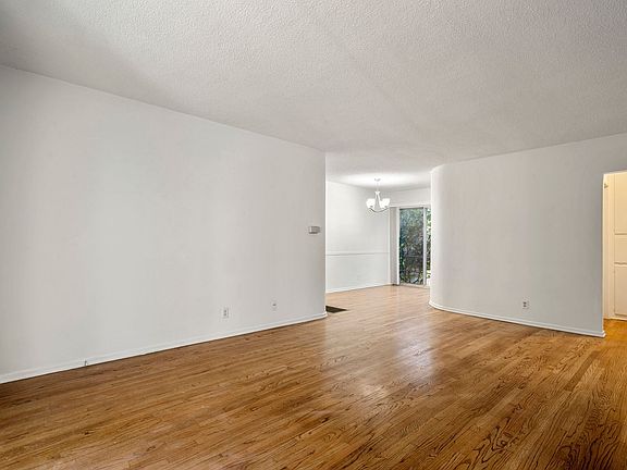 5th image of 720 S Plymouth Blvd APT 16