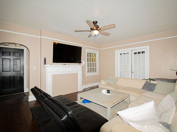 3rd image of 1107 SW 1st Ave