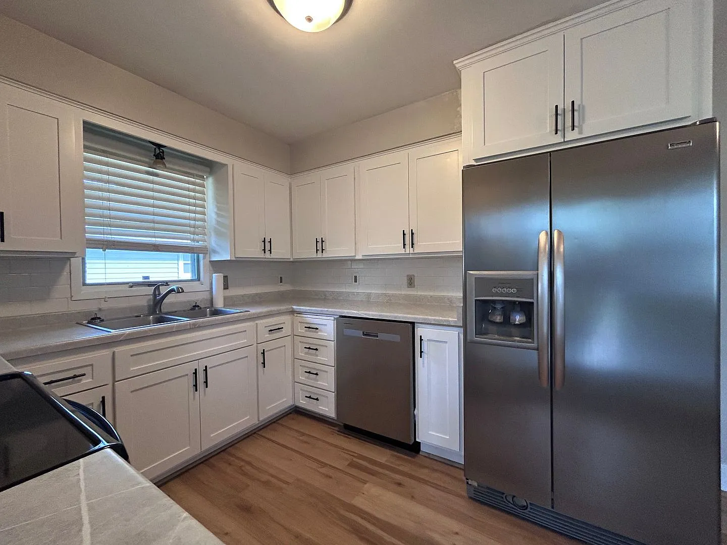 4 Bed 2 Bath — Photo 4