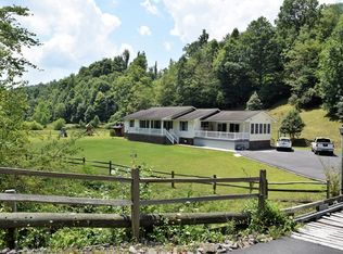 596 Twin Falls Rd, Saulsville, WV 25876