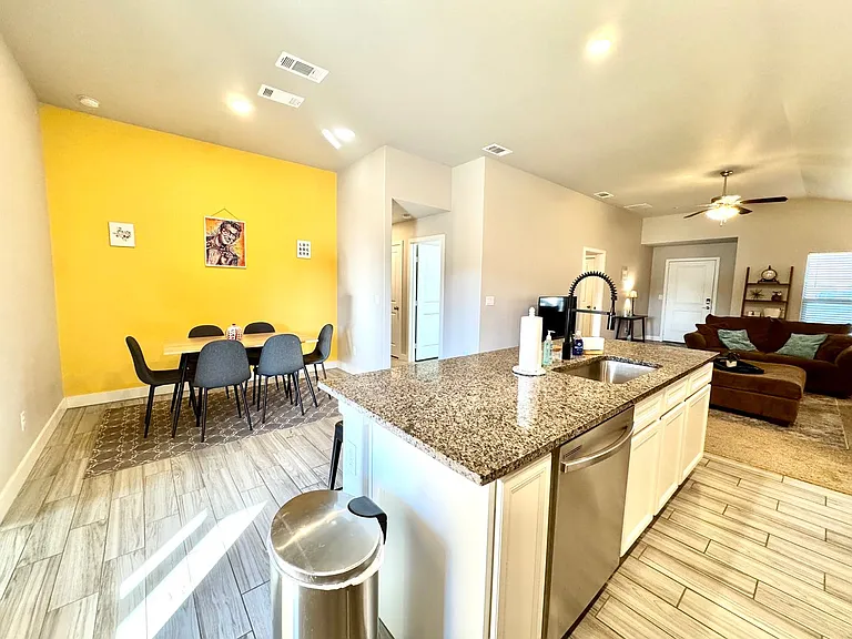 3108 Urbana Ave — Photo 12