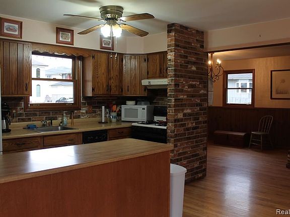 5th image of 8000 Farrant Dr