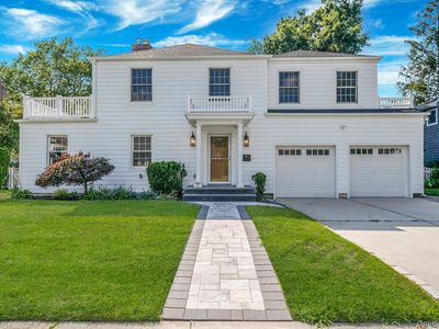 210 Roxbury Road, Garden City, NY, 11530