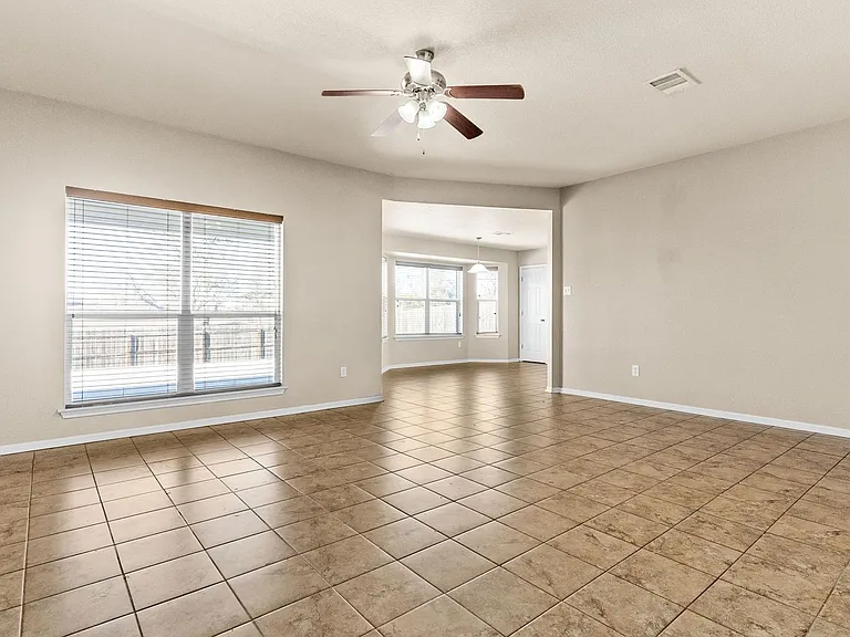 3408 Logsdon St — Photo 4