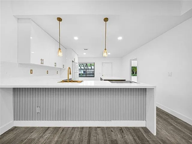 Building Photo - 453 Lakeview Dr