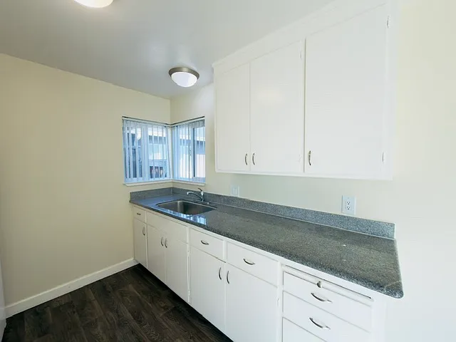 723 Redwood Ave #723 — Photo 9