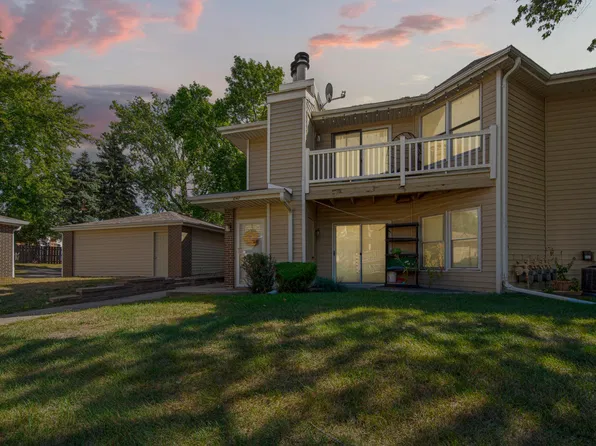 1042 E Travelers Trl, Burnsville, MN 55337