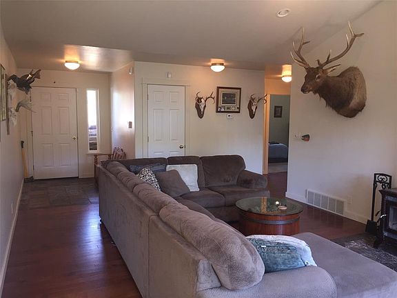 3rd image of 310 Treasure Ave