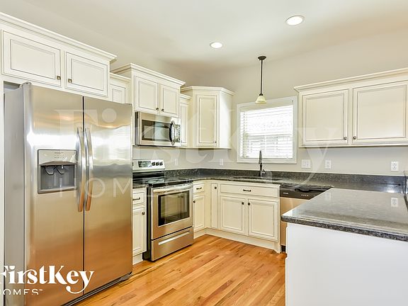 5th image of 1010 Azalea Ct S