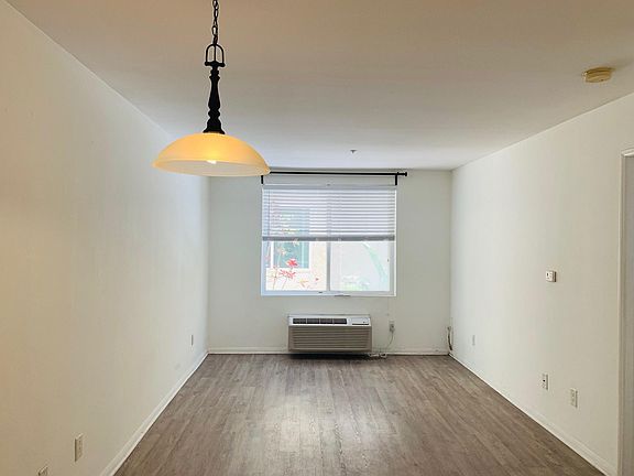 3rd image of 1435 India St Unit 320