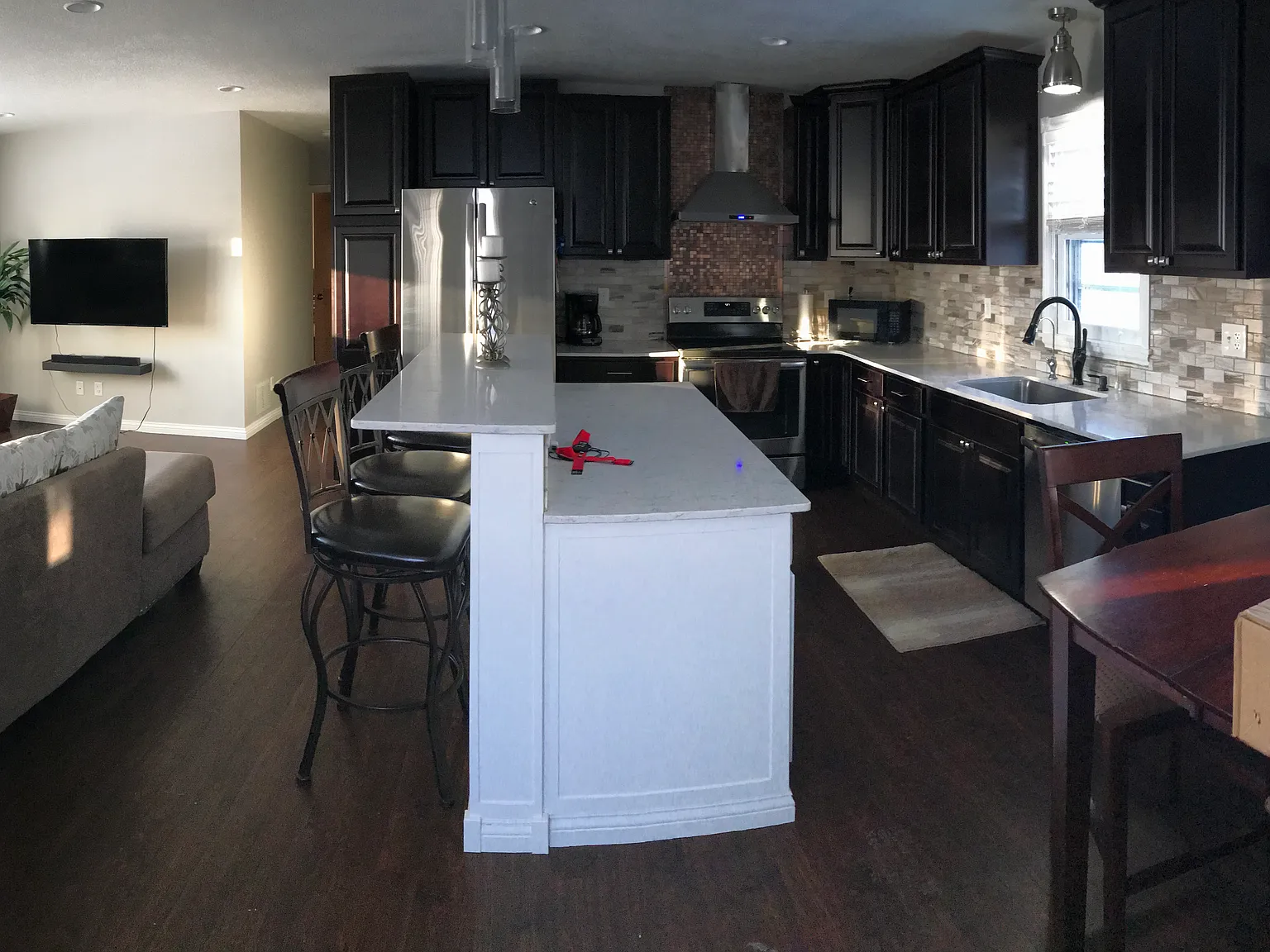 2 bed, 1056 sqft, $2,100 — Photo 4