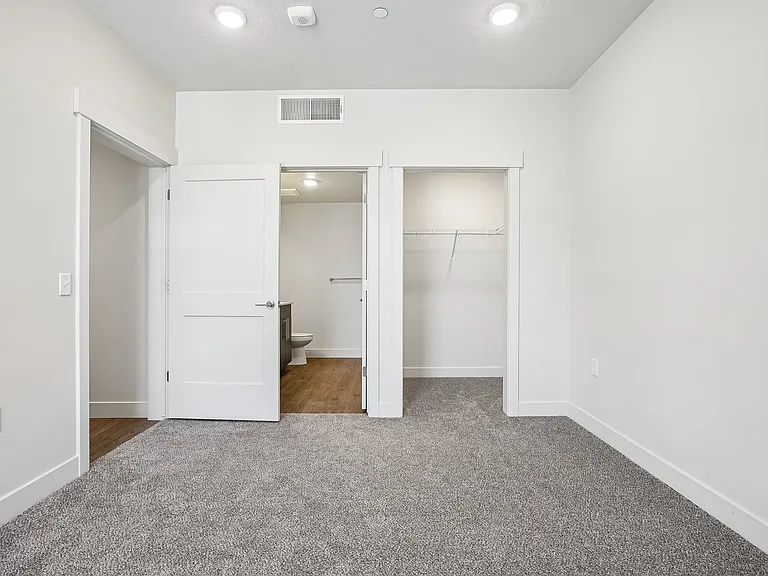 Union Walk Apartments — Photo 7
