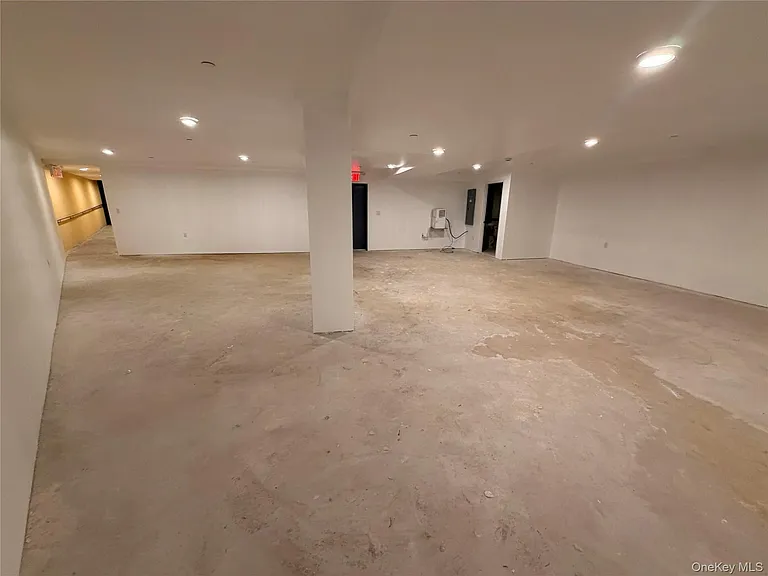 8713 Homelawn St — Photo 5