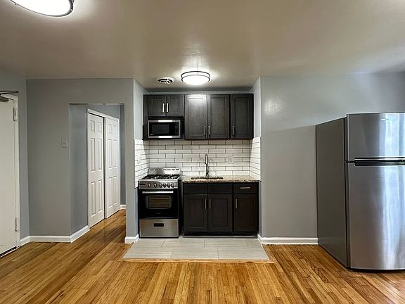 3rd image of 122-138 E 7th St #128-205