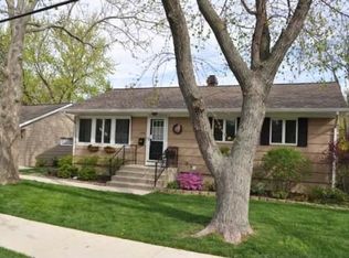 5748 Plymouth St, Downers Grove, IL 60516