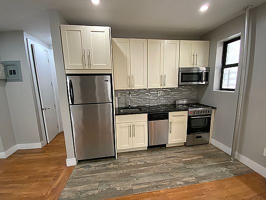 3rd image of 21 Fort Washington Ave #4