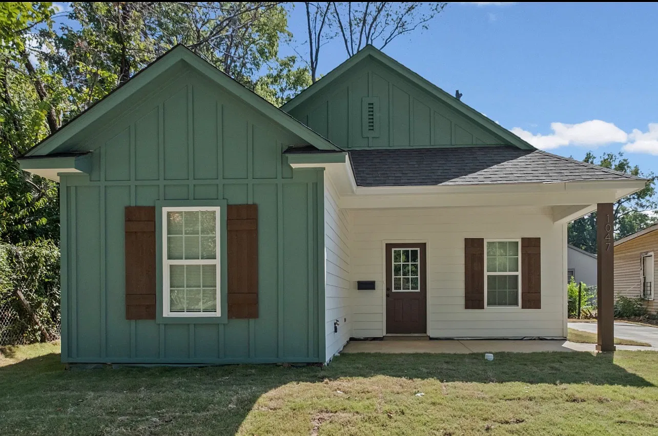 3 bed, 1300 sqft, $1,550 — Photo 1