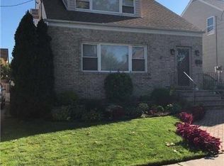 1311 141st St, Whitestone, NY 11357