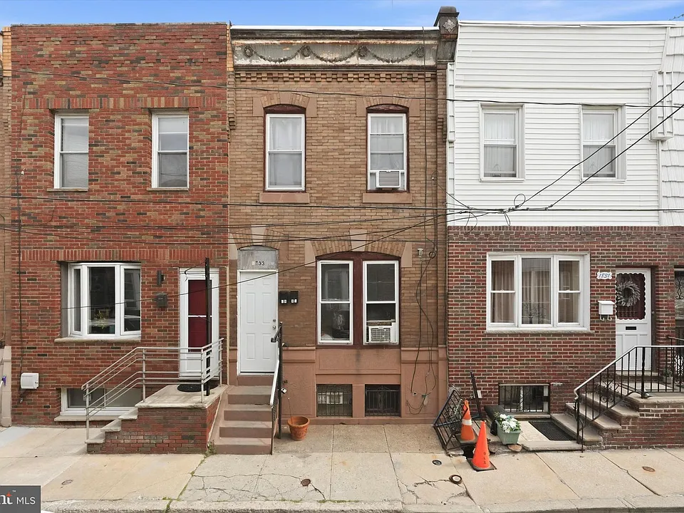 1833 Daly St #2
