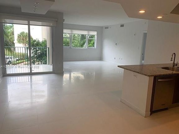 4th image of 19900 E Country Club Dr APT 204